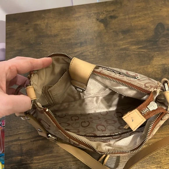 Guess Vintage Y2K Tan Brown Shoulder Bag Monogram Logo Hand Bag Zipper Pockets - Picture 6 of 7